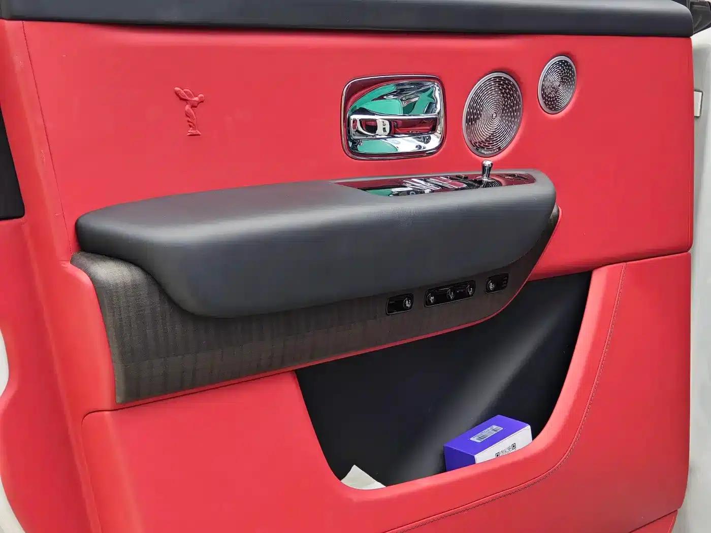 2018 Cullinan, four-seater version — миниатюра 4