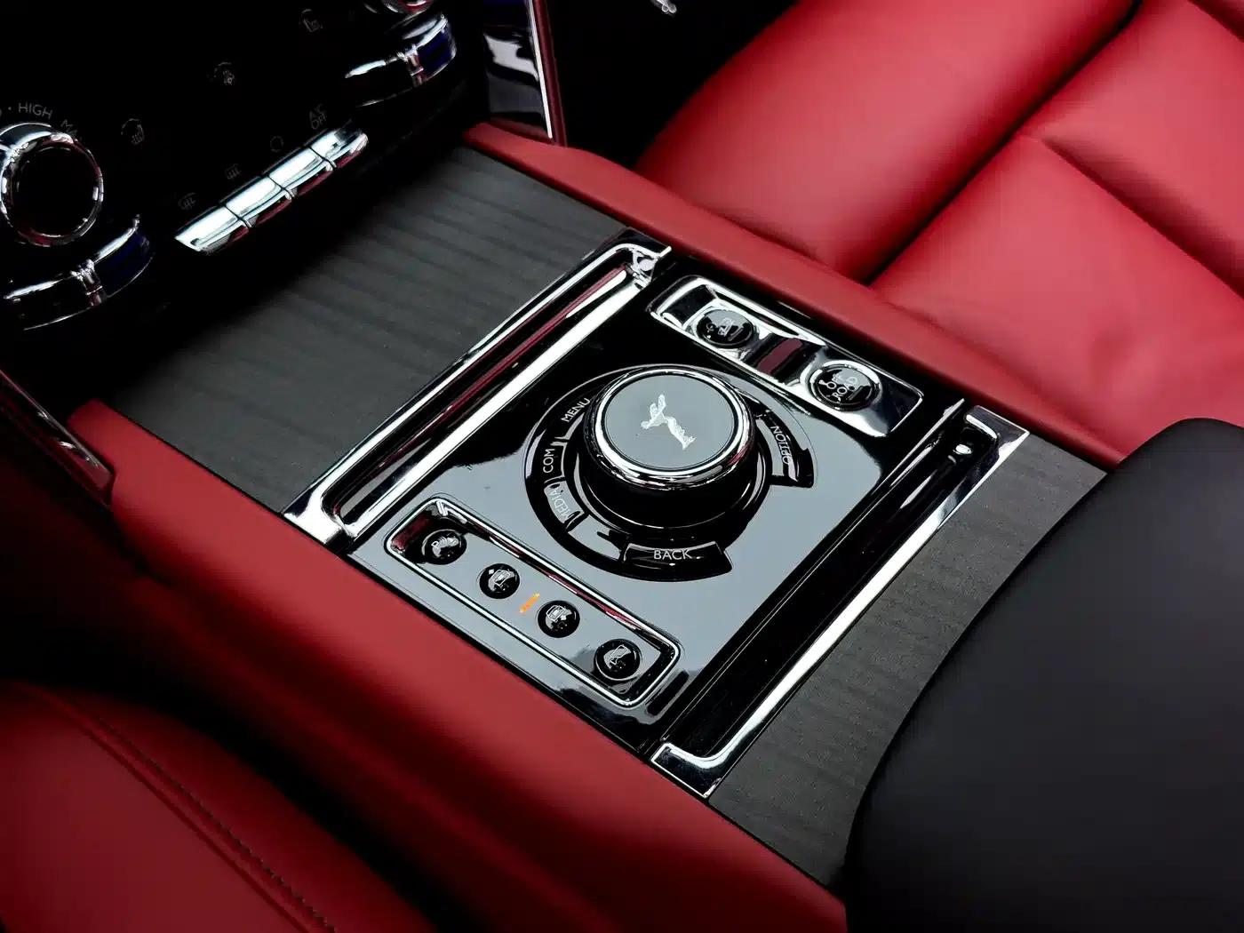 2018 Cullinan 5-seater — миниатюра 25