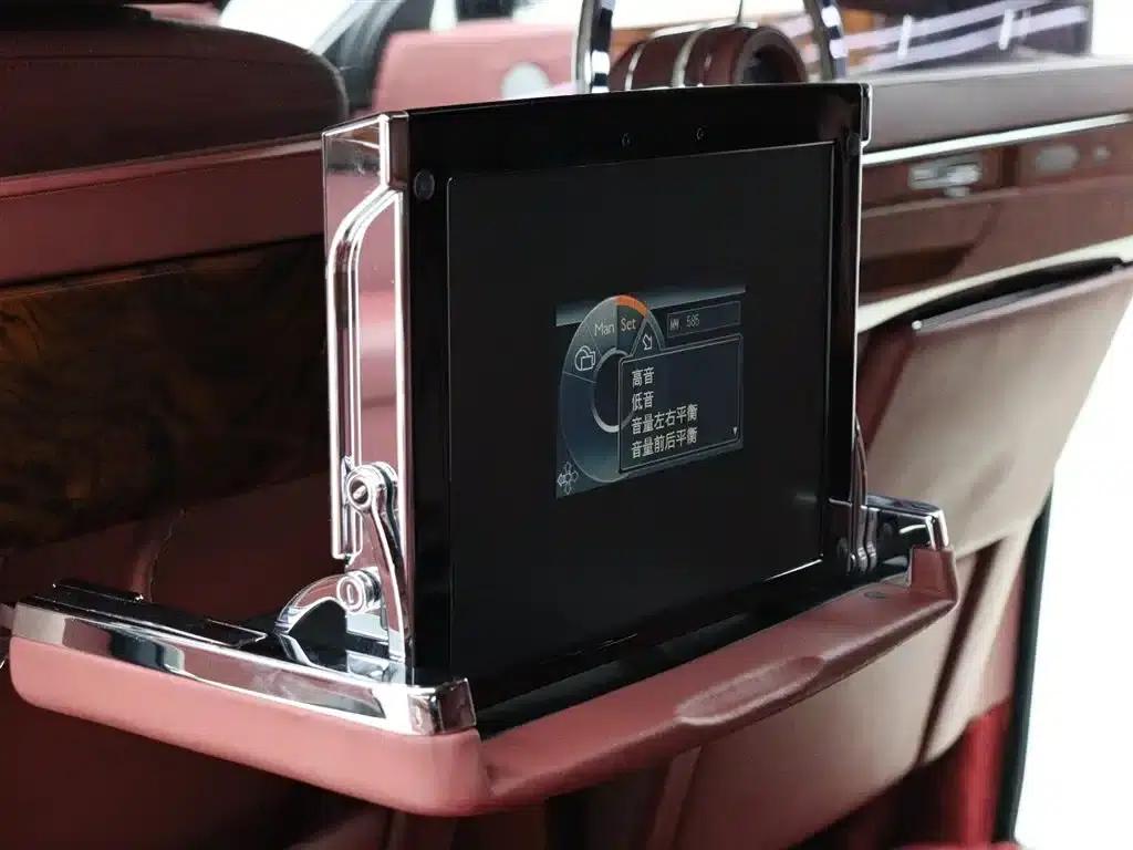 2011 Phantom 6.7 Extended Wheelbase — миниатюра 6