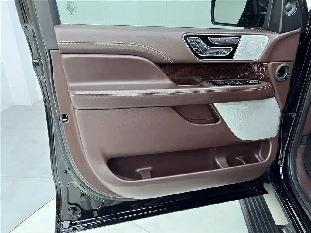 Navigator 2020 3.5T Presidential Series — миниатюра 17