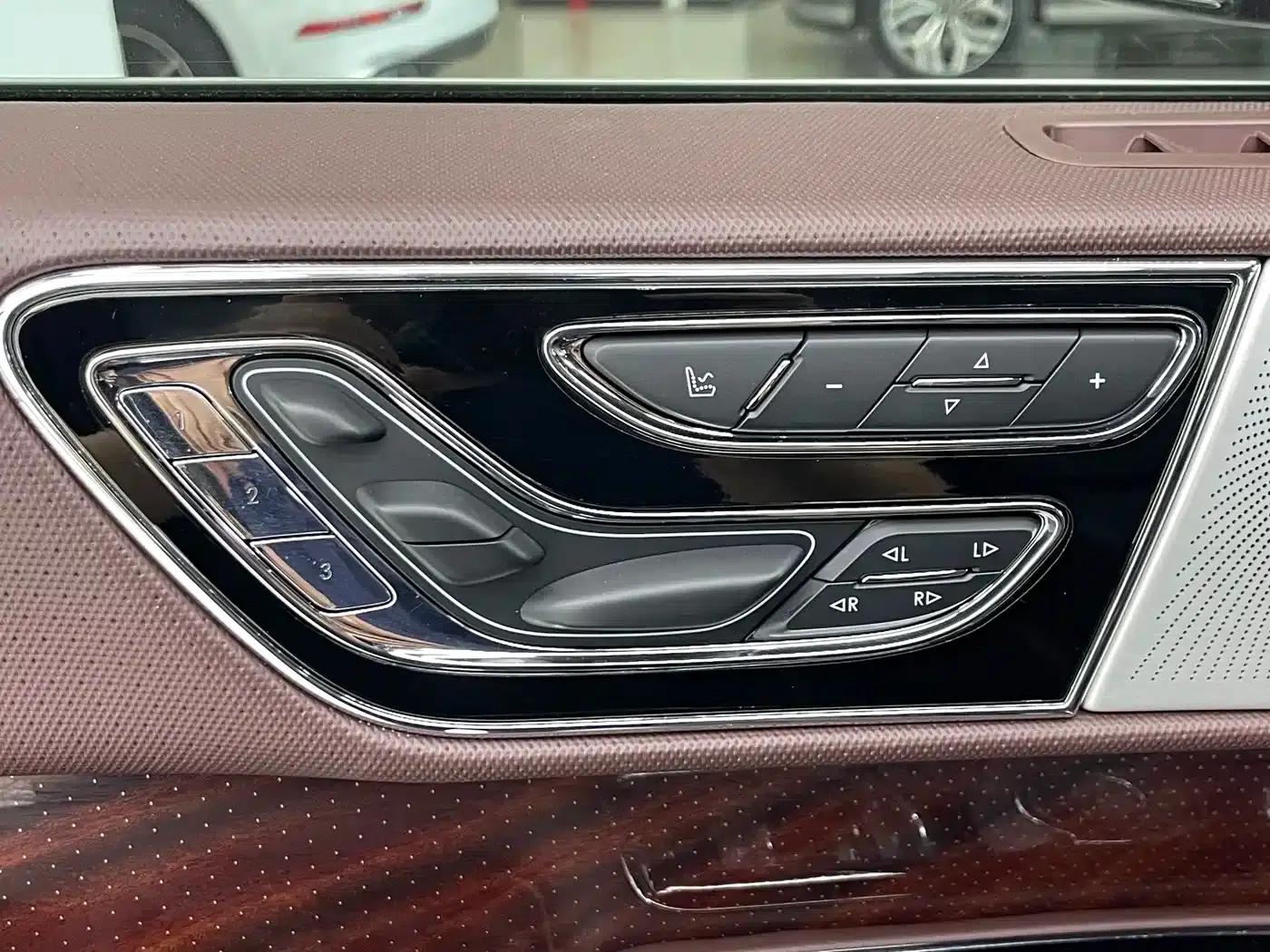 Navigator 2020 3.5T Long Wheelbase Presidential Edition — миниатюра 12