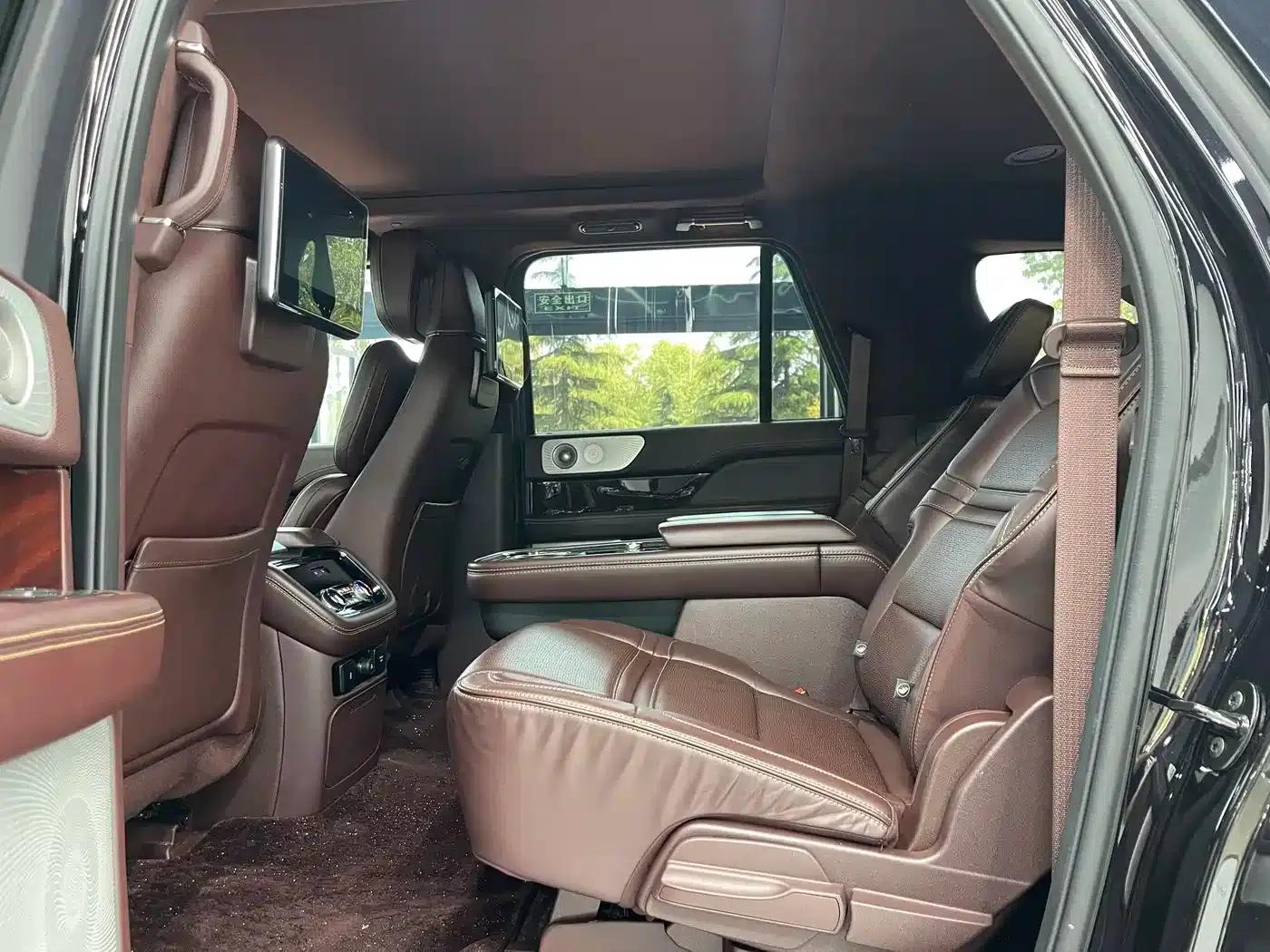 Navigator 2020 3.5T Long Wheelbase Presidential Edition — миниатюра 14