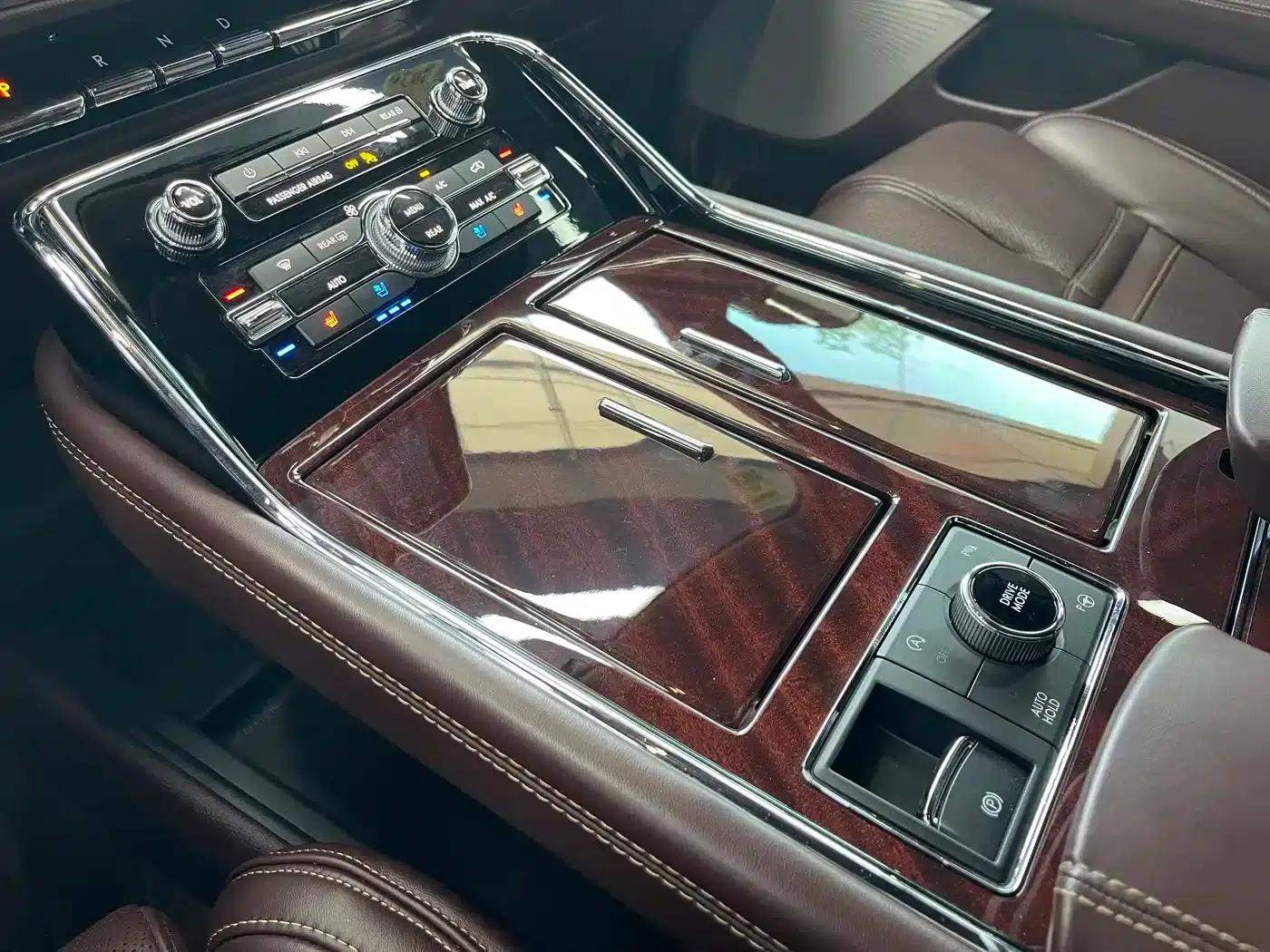 Navigator 2020 3.5T Long Wheelbase Presidential Edition — миниатюра 16