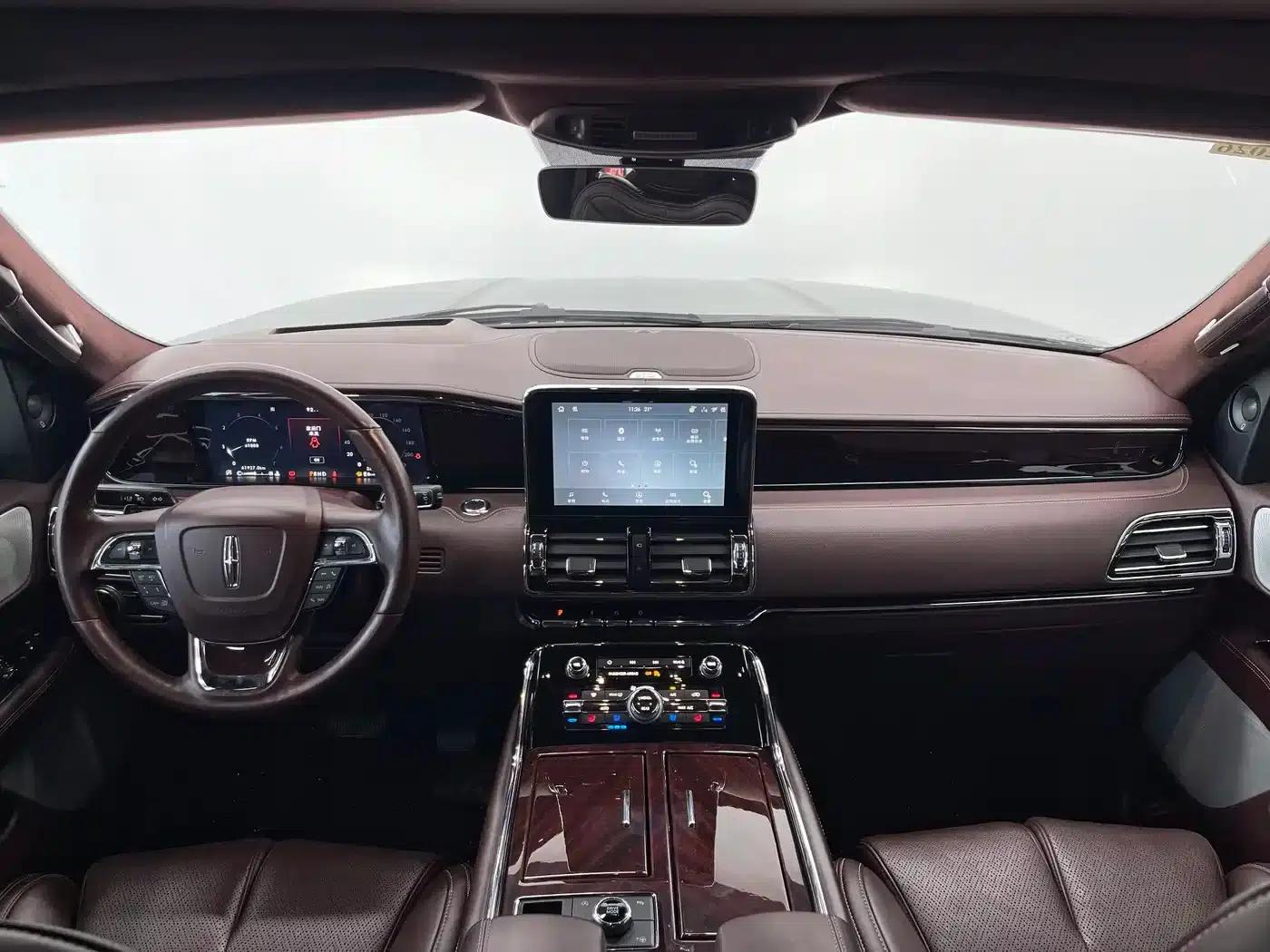 Navigator 2020 3.5T Long Wheelbase Presidential Edition — миниатюра 18