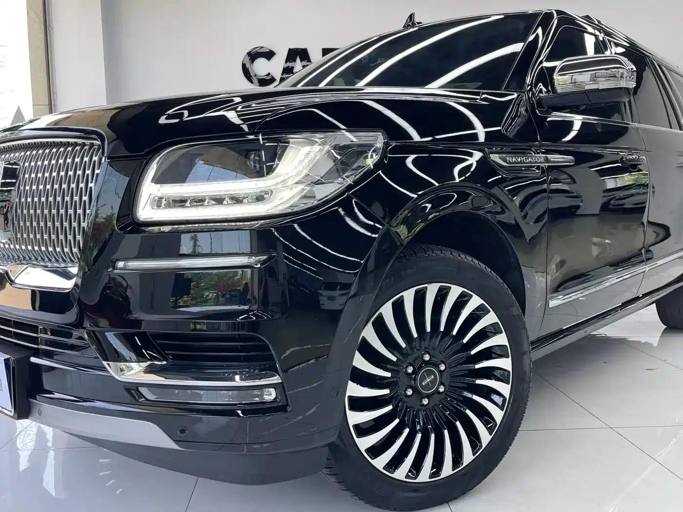 Navigator 2020 3.5T Long Wheelbase Presidential Edition — миниатюра 3
