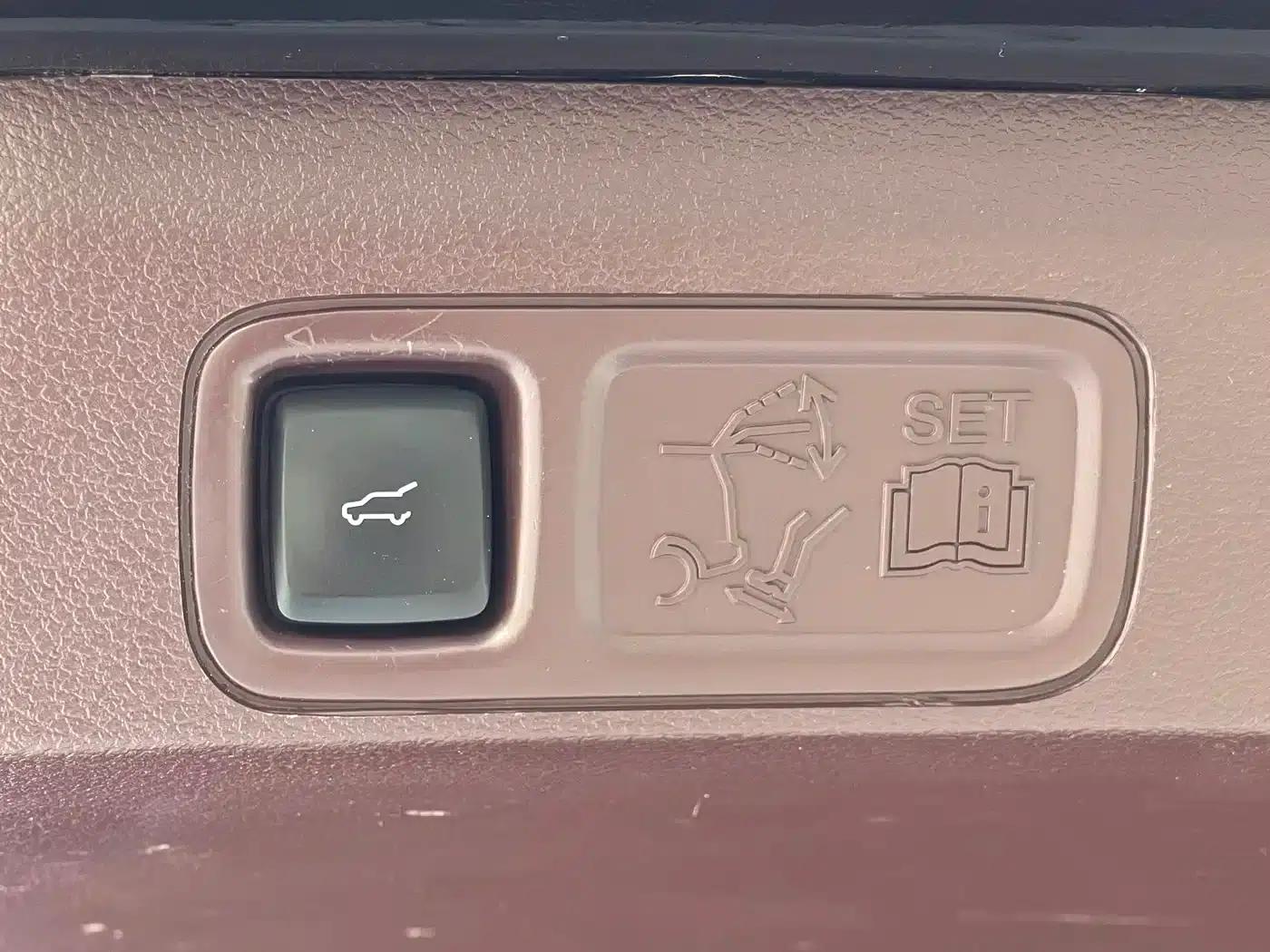 Navigator 2020 3.5T Long Wheelbase Presidential Edition — миниатюра 22