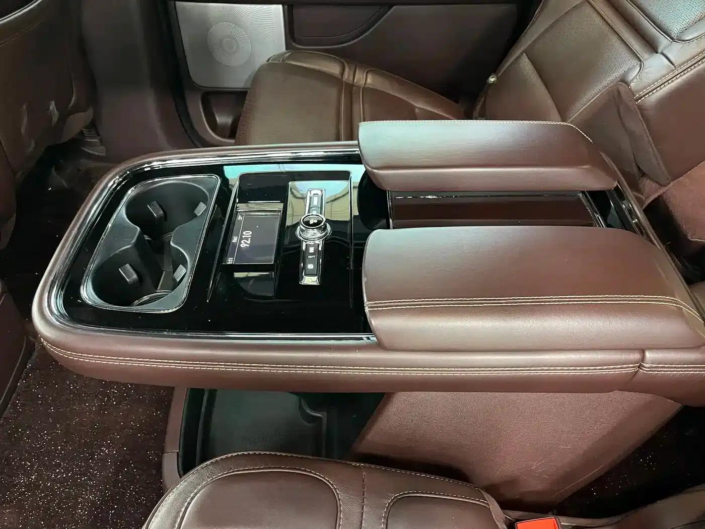 Navigator 2020 3.5T Long Wheelbase Presidential Edition — миниатюра 27