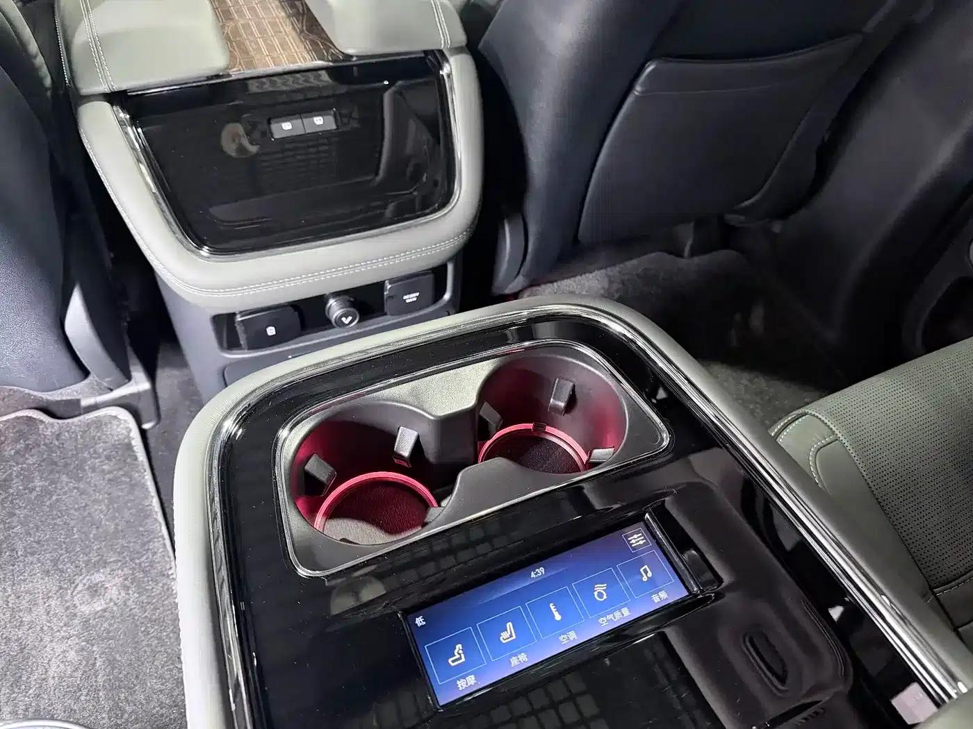 Navigator 2022 3.5T Long Wheelbase Presidential Edition — миниатюра 11