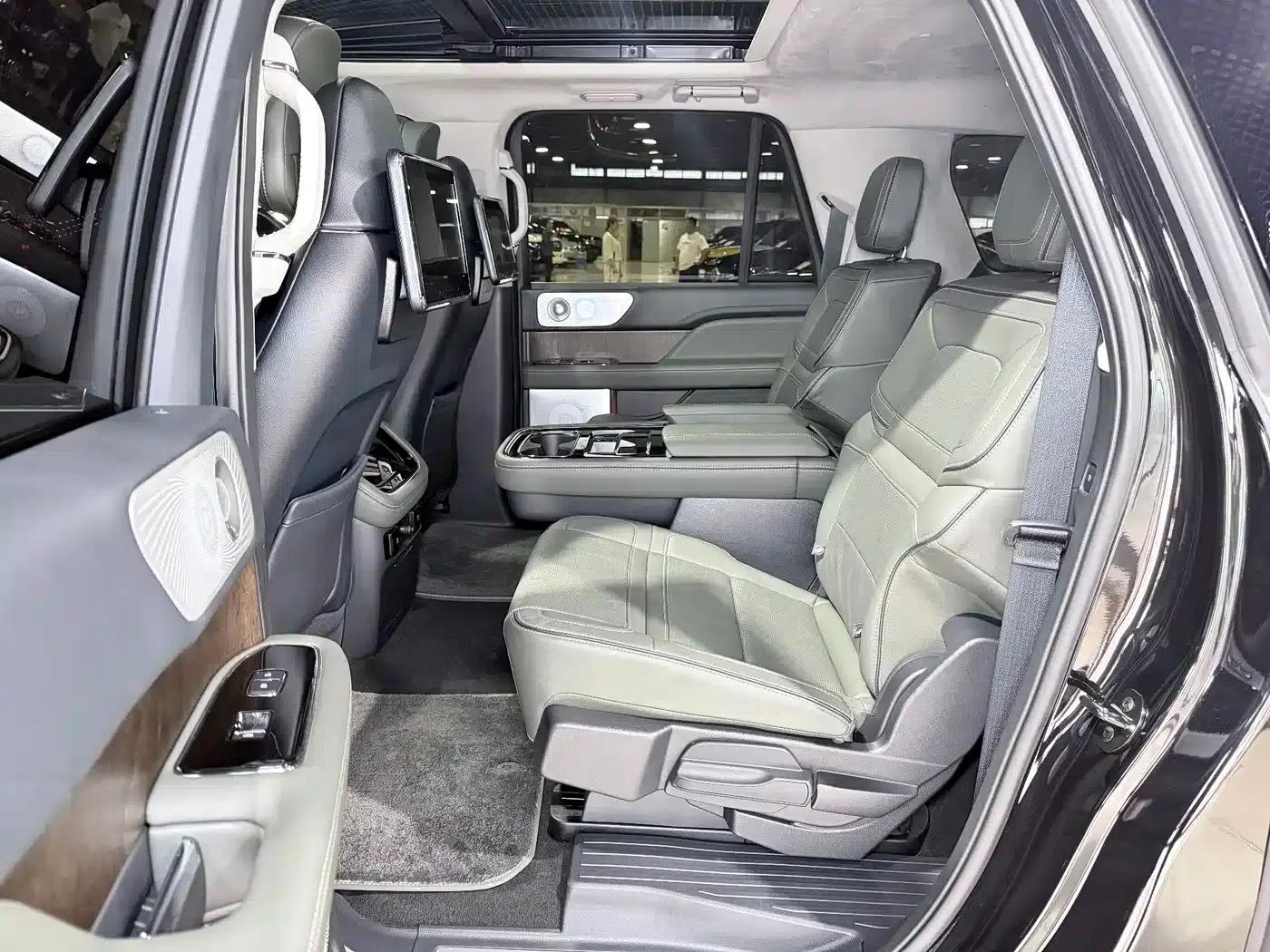 Navigator 2022 3.5T Long Wheelbase Presidential Edition — миниатюра 13