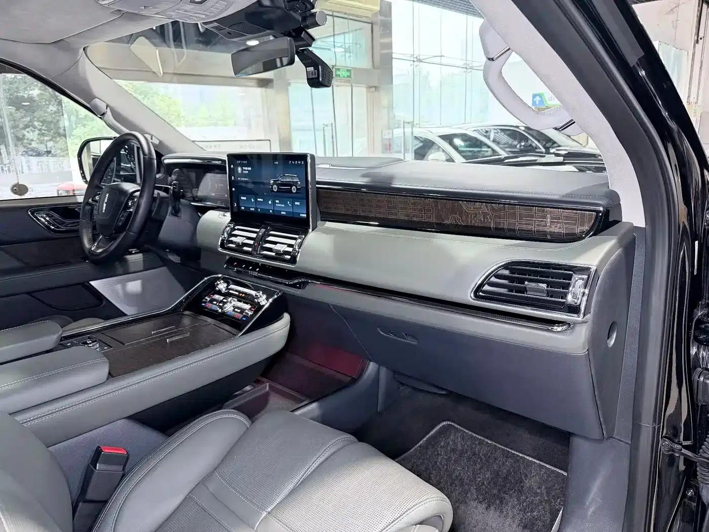 Navigator 2022 3.5T Long Wheelbase Presidential Edition — миниатюра 15