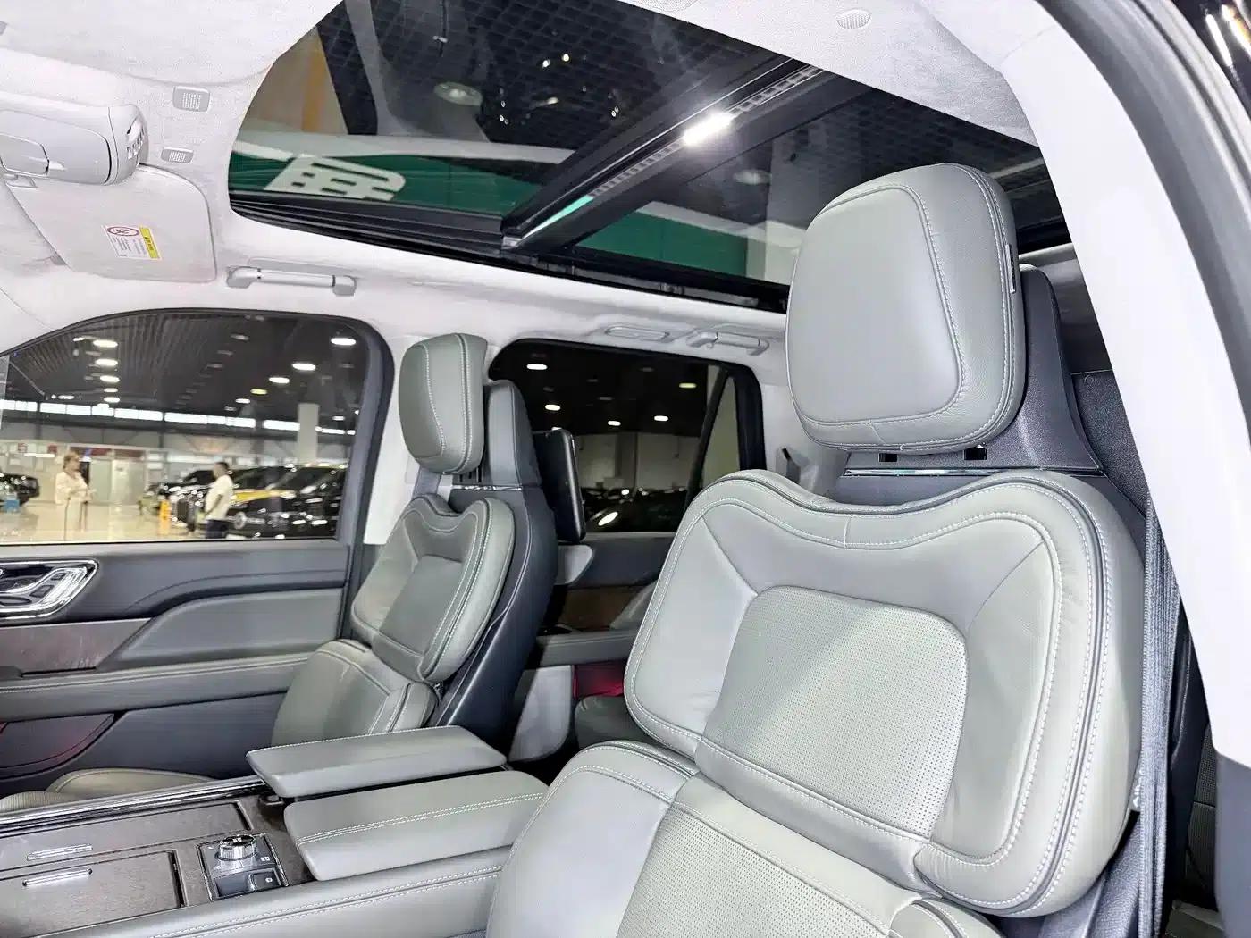 Navigator 2022 3.5T Long Wheelbase Presidential Edition — миниатюра 6
