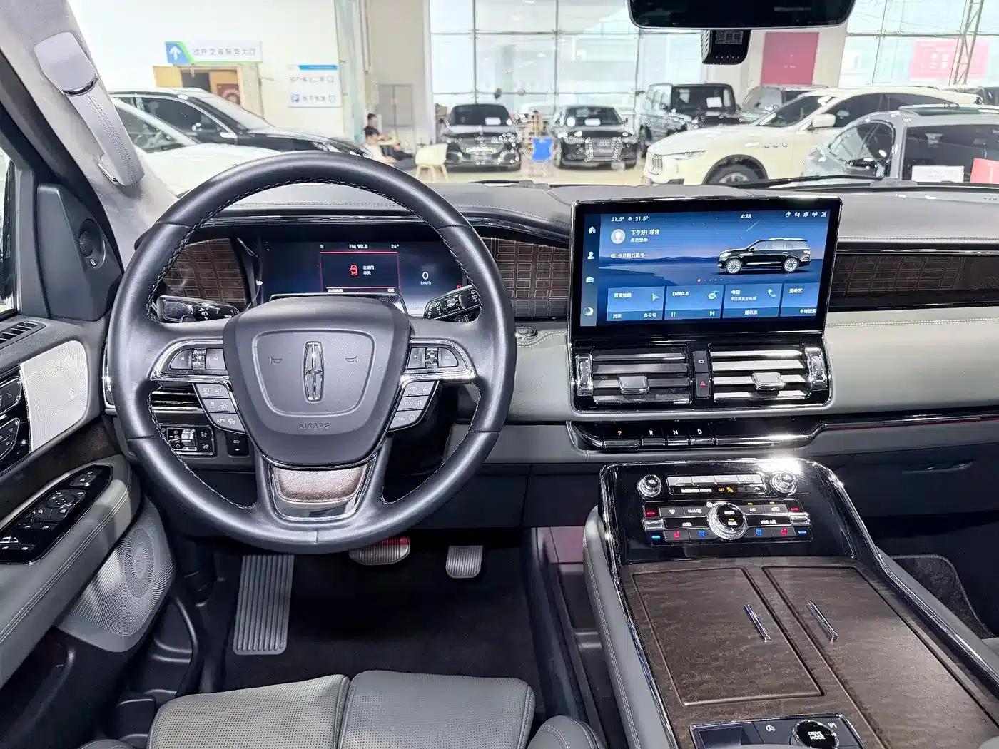Navigator 2022 3.5T Long Wheelbase Presidential Edition — миниатюра 9