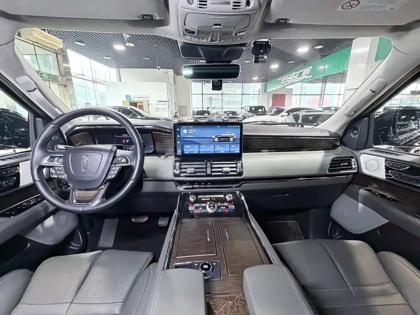 Navigator 2022 3.5T Long Wheelbase Presidential Edition — миниатюра 10