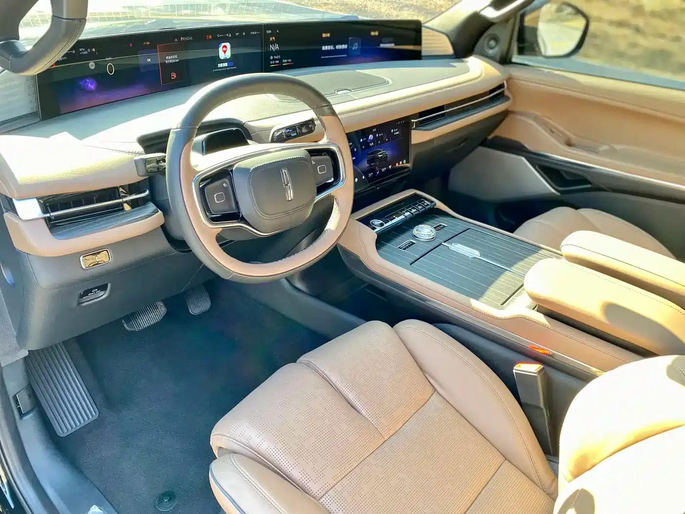 Navigator 2025 3.5T Presidential Edition — миниатюра 11