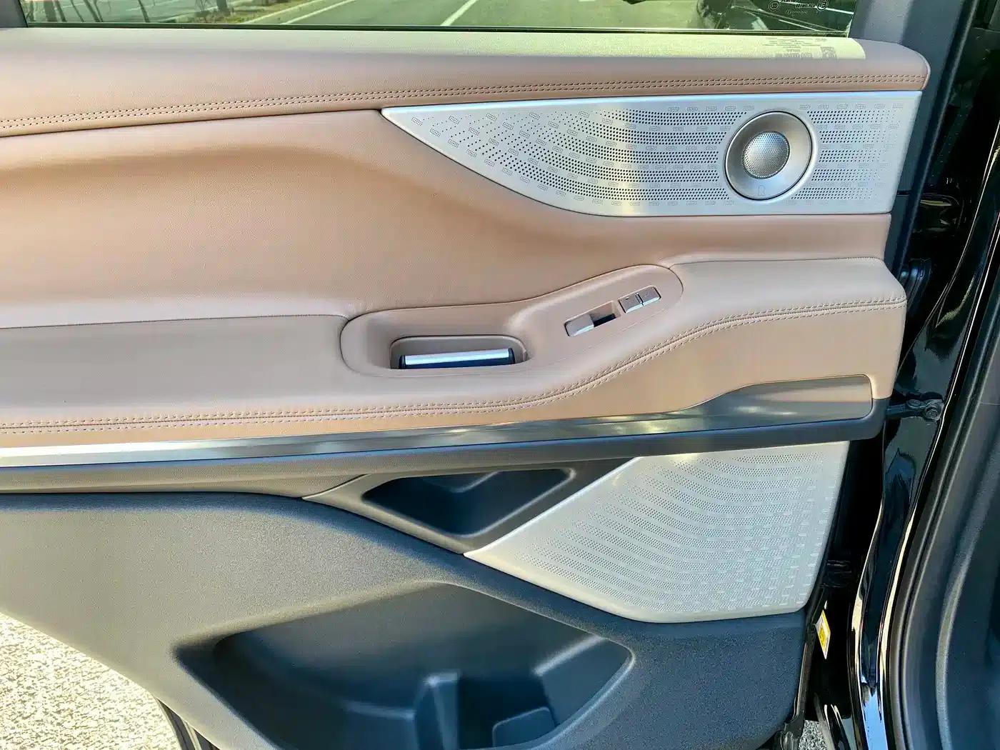 Navigator 2025 3.5T Presidential Edition — миниатюра 14