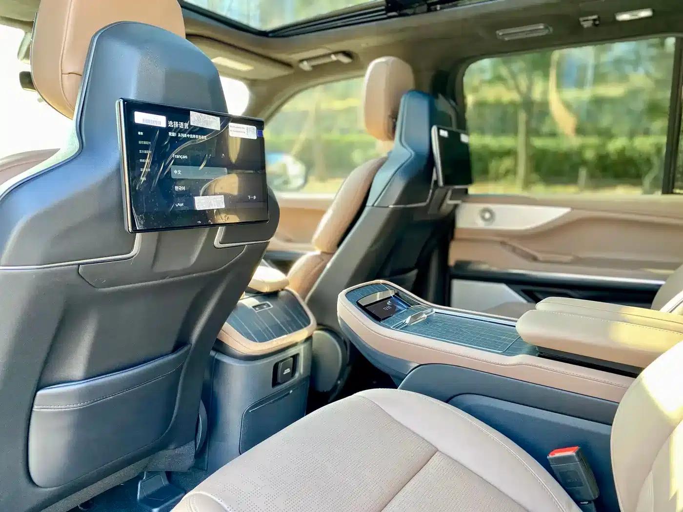 Navigator 2025 3.5T Presidential Edition — миниатюра 16