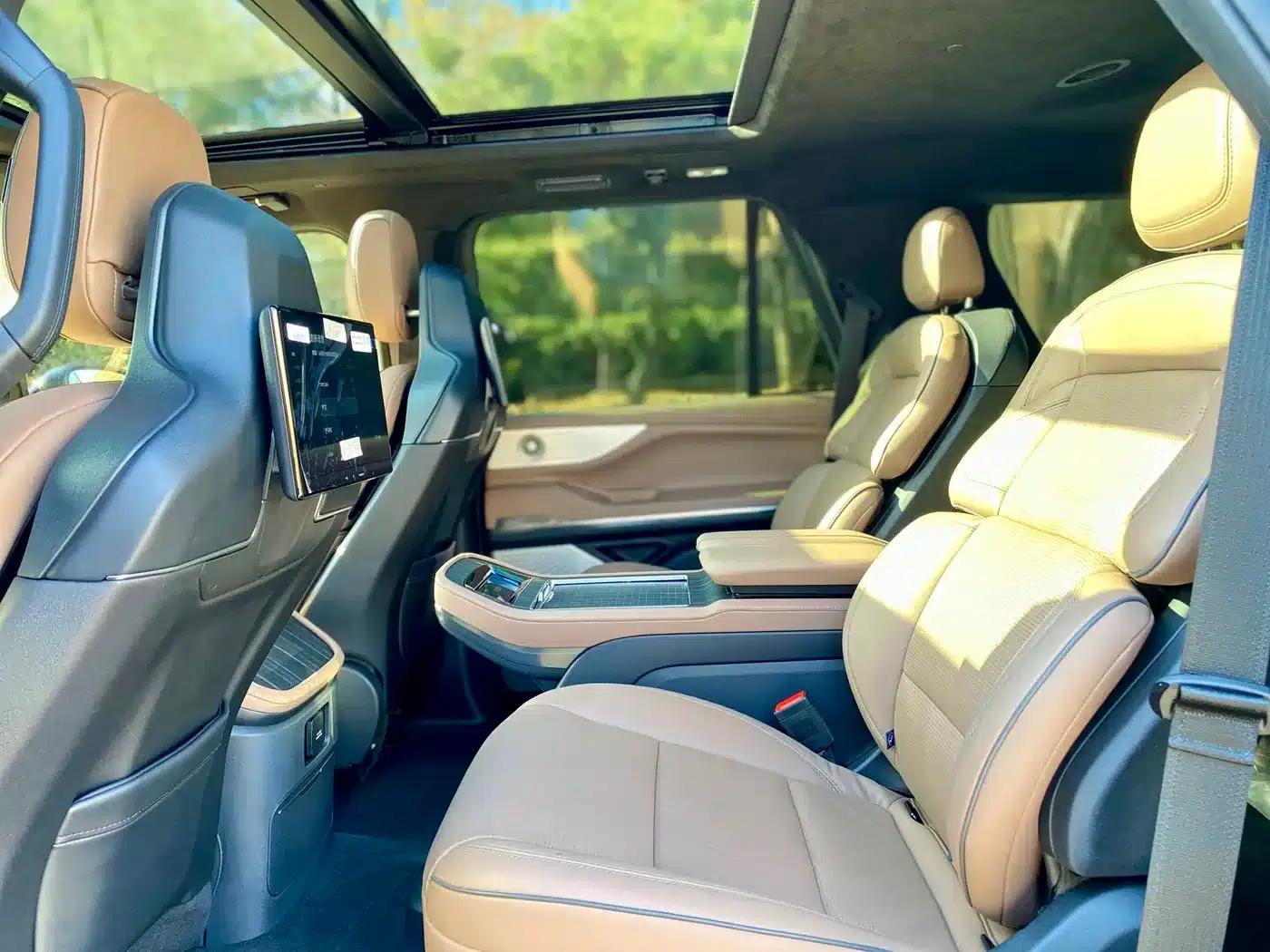Navigator 2025 3.5T Presidential Edition — миниатюра 17