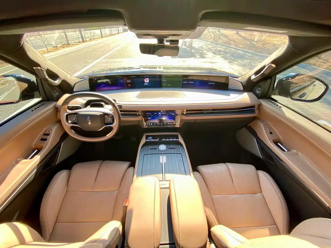Navigator 2025 3.5T Presidential Edition — миниатюра 19