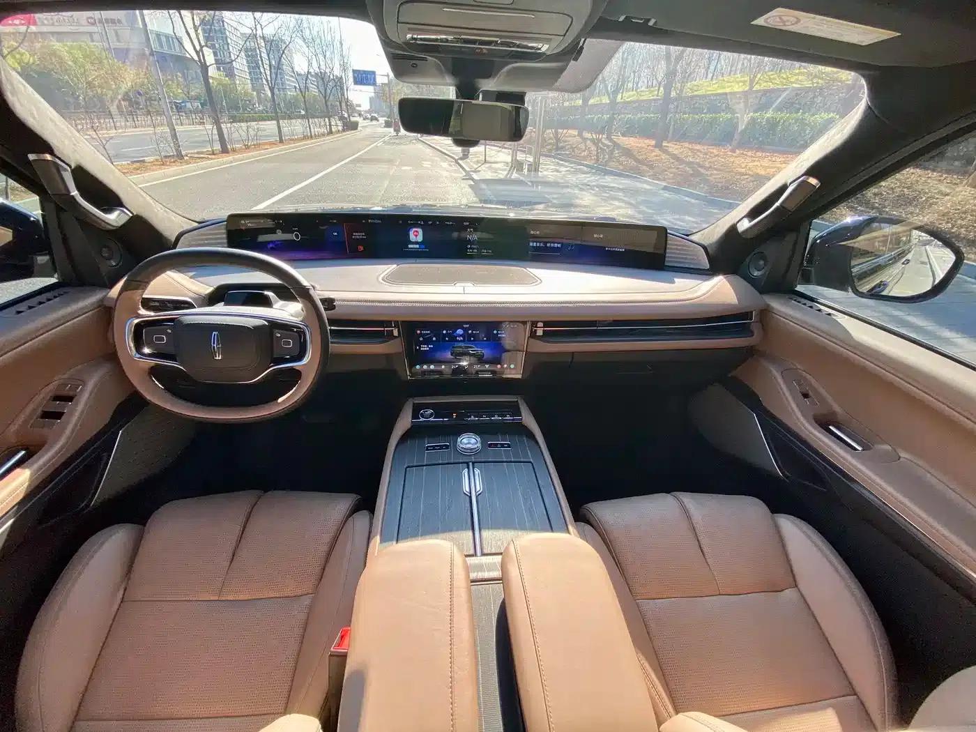 Navigator 2025 3.5T Presidential Edition — миниатюра 20