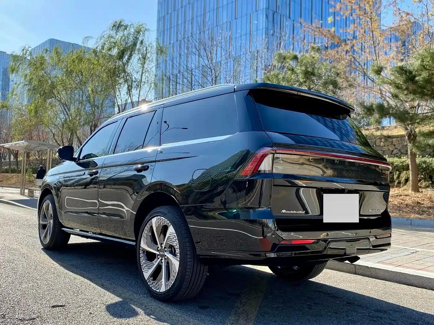 Navigator 2025 3.5T Presidential Edition — миниатюра 3