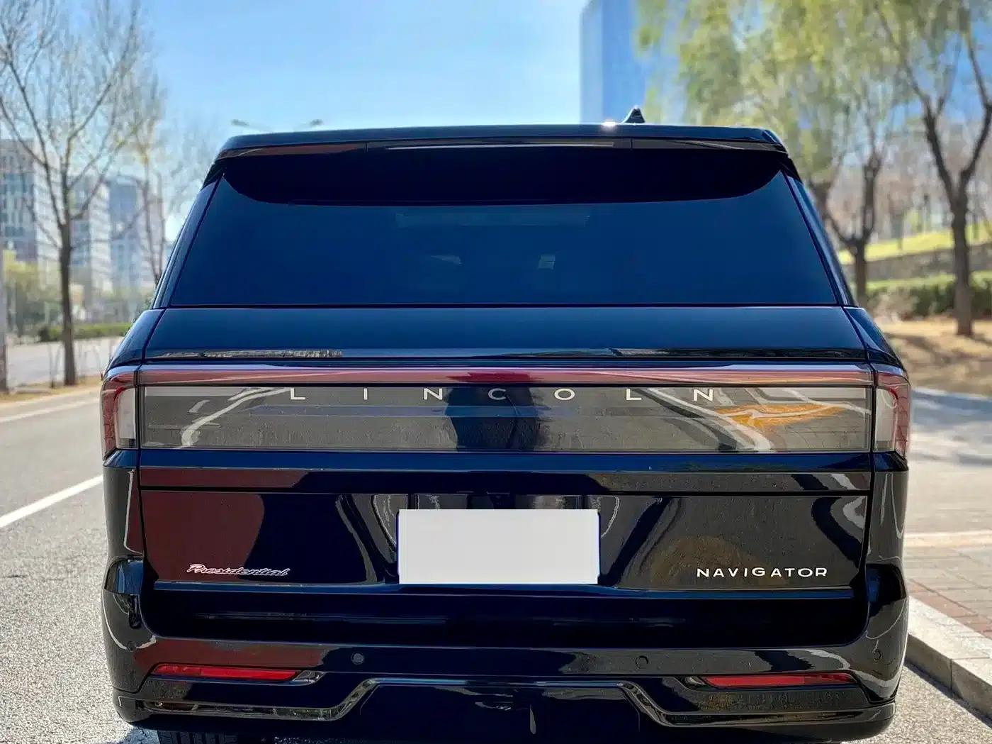 Navigator 2025 3.5T Presidential Edition — миниатюра 4