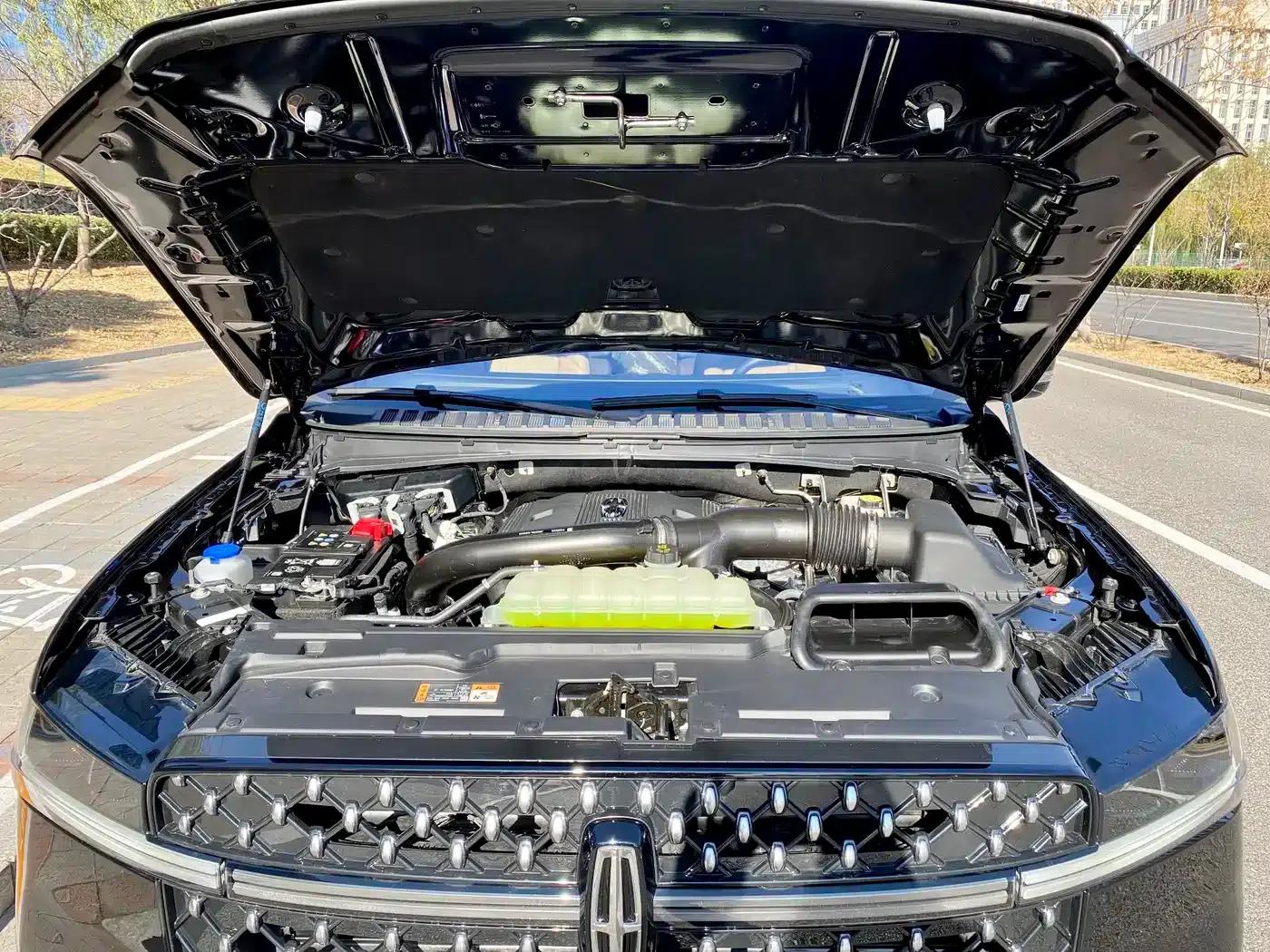 Navigator 2025 3.5T Presidential Edition — миниатюра 5