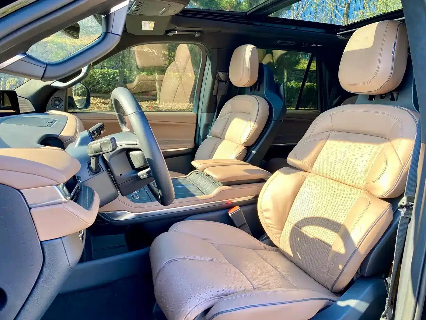 Navigator 2025 3.5T Presidential Edition — миниатюра 9