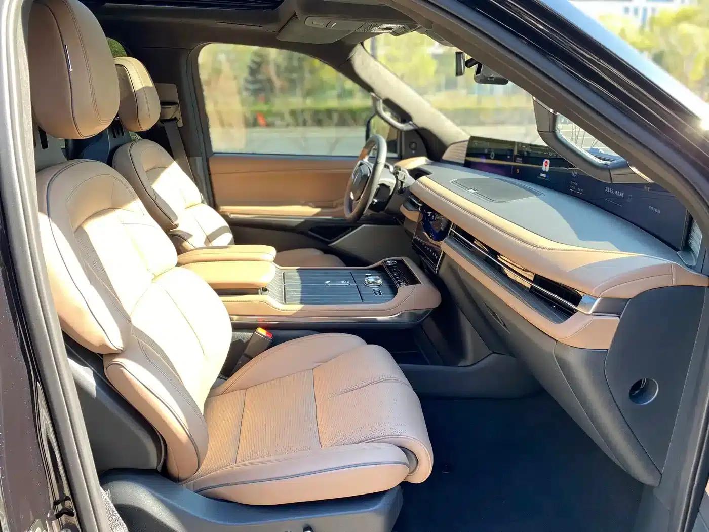 Navigator 2025 3.5T Presidential Edition — миниатюра 10