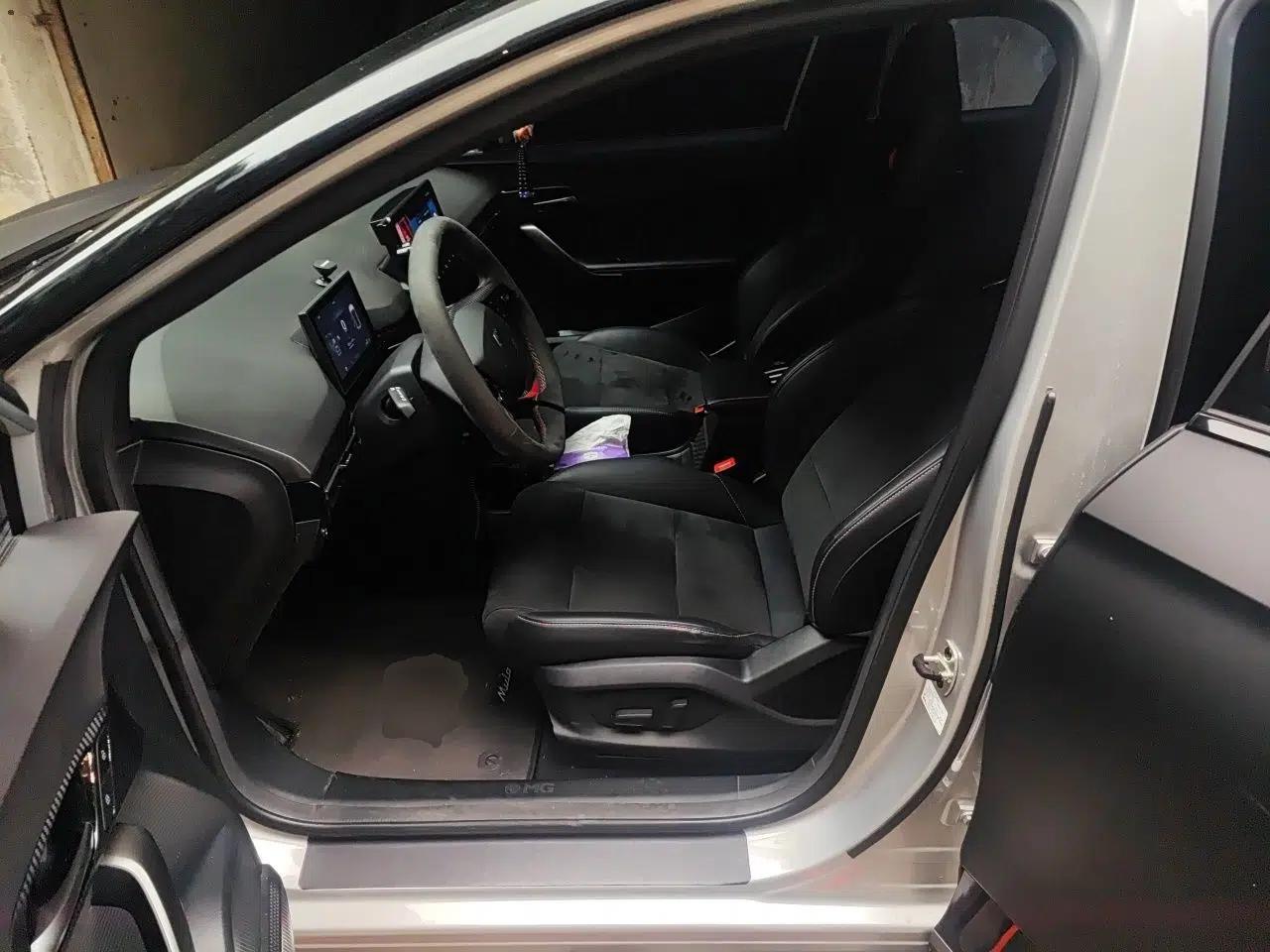 MG 4 EV 2022 460 km All-Wheel-Drive Performance Version — миниатюра 16