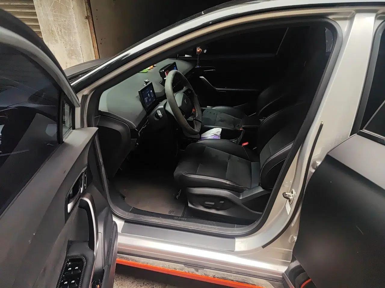 MG 4 EV 2022 460 km All-Wheel-Drive Performance Version — миниатюра 17