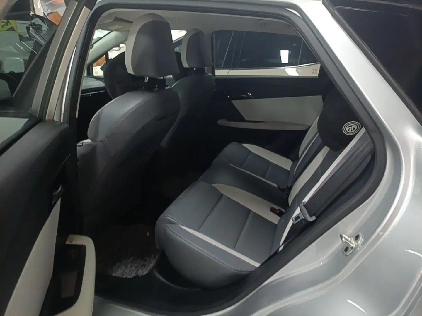 MG 4 EV 2023 415 km Range Sea-Faring Champion Edition — миниатюра 20