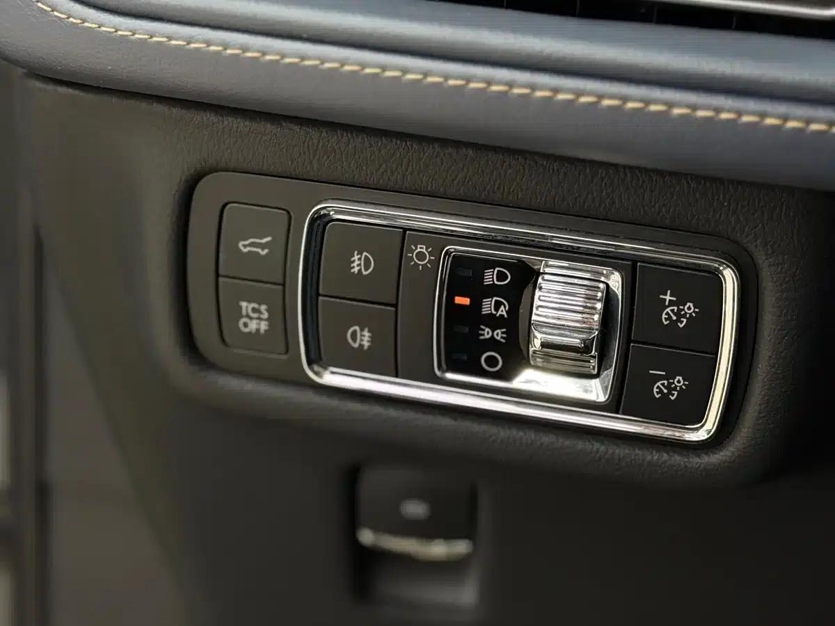 Navigator 2022 2.7T 4WD Premium Edition — миниатюра 14