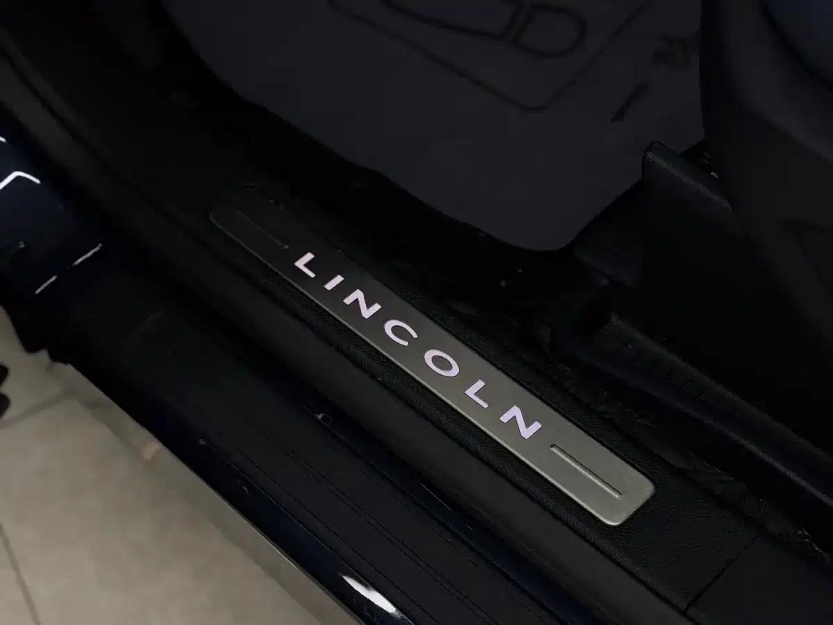 Navigator 2022 2.7T 4WD Premium Edition — миниатюра 15