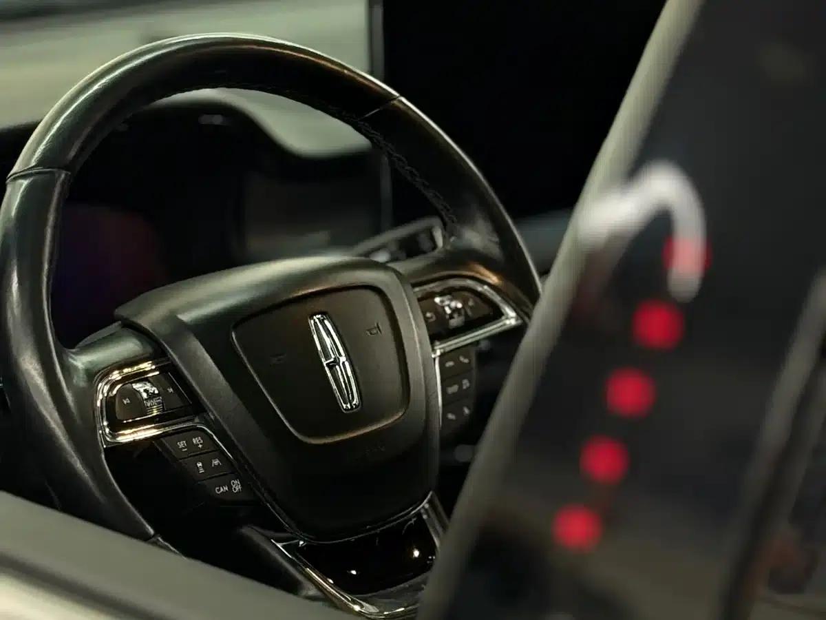 Navigator 2022 2.7T 4WD Premium Edition — миниатюра 16