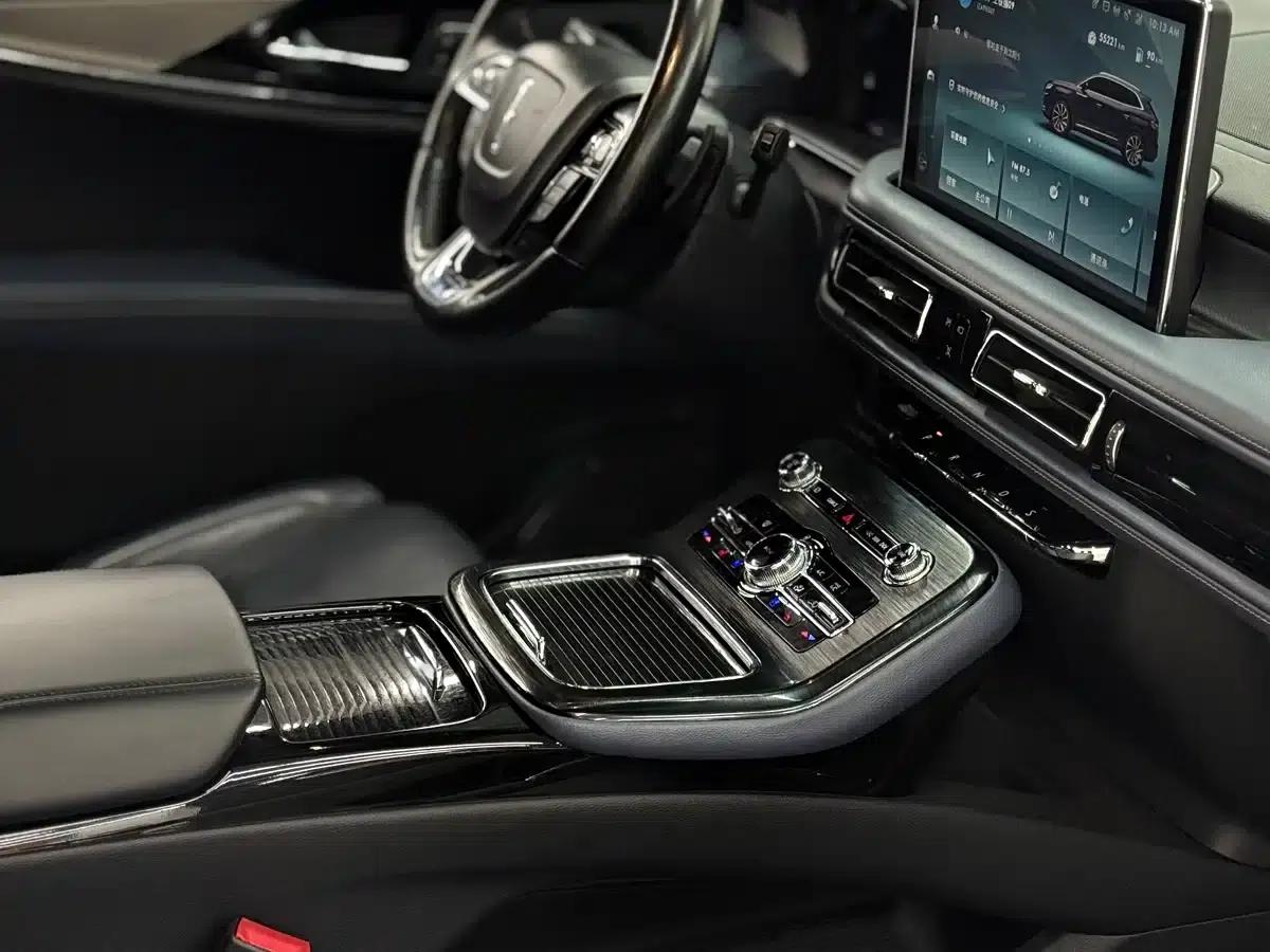Navigator 2022 2.7T 4WD Premium Edition — миниатюра 17