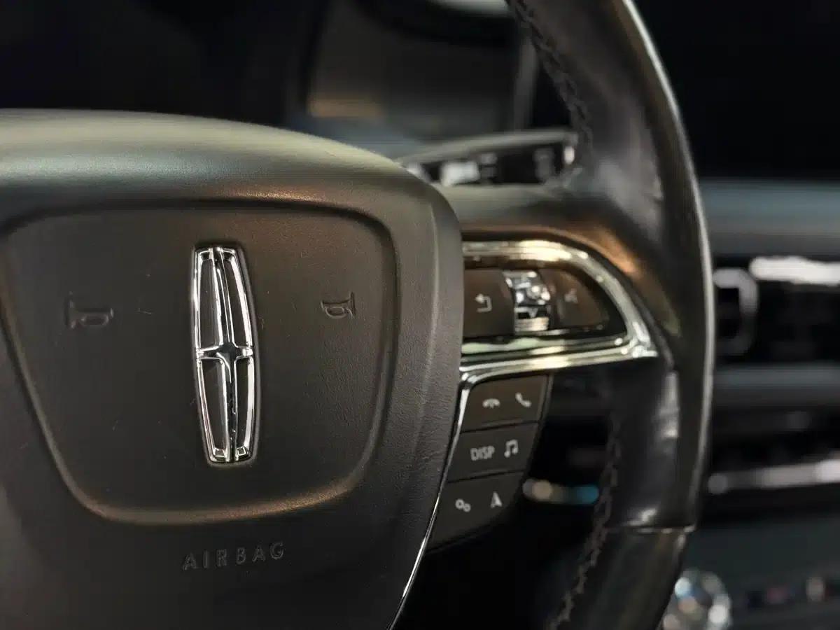 Navigator 2022 2.7T 4WD Premium Edition — миниатюра 19