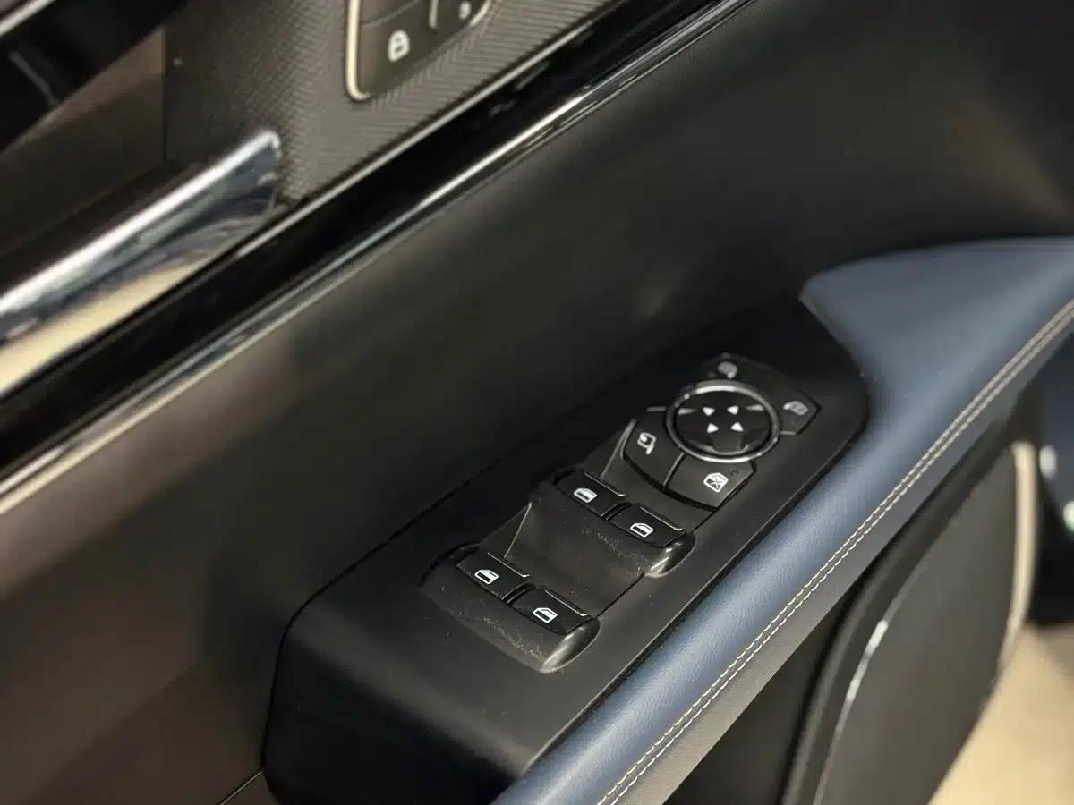 Navigator 2022 2.7T 4WD Premium Edition — миниатюра 21