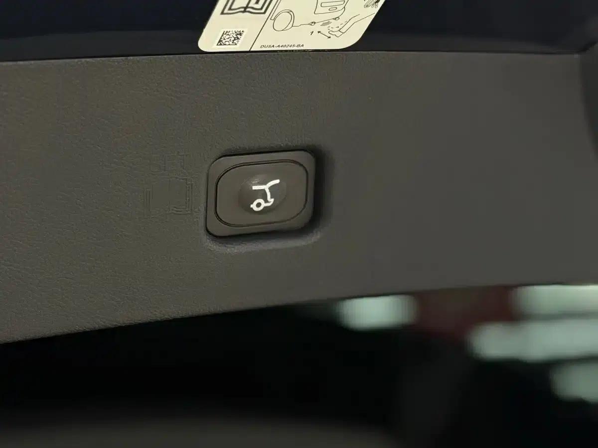 Navigator 2022 2.7T 4WD Premium Edition — миниатюра 22