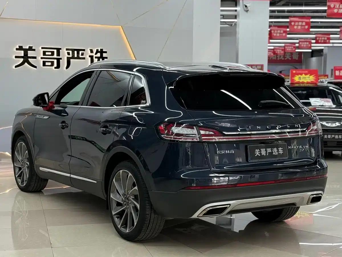 Navigator 2022 2.7T 4WD Premium Edition — миниатюра 4