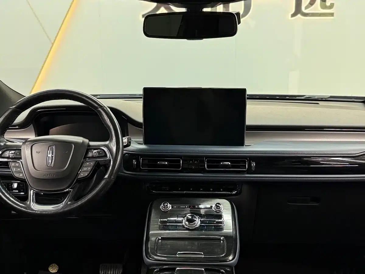 Navigator 2022 2.7T 4WD Premium Edition — миниатюра 7