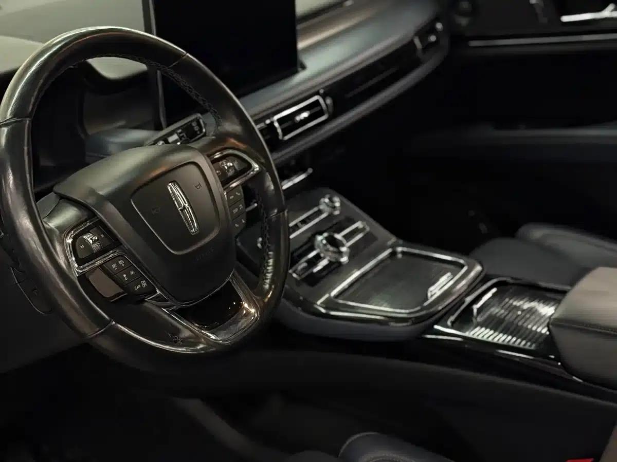Navigator 2022 2.7T 4WD Premium Edition — миниатюра 8