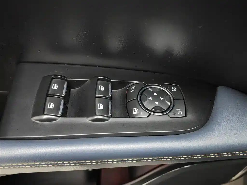 Navigator 2021 2.7T AWD Premium Edition — миниатюра 9