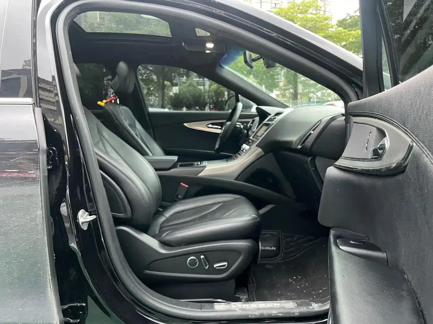 2019 Navigator Imported Model 2.0T Two-Wheel Drive Premium Edition (China VI Emission Standard) — миниатюра 10