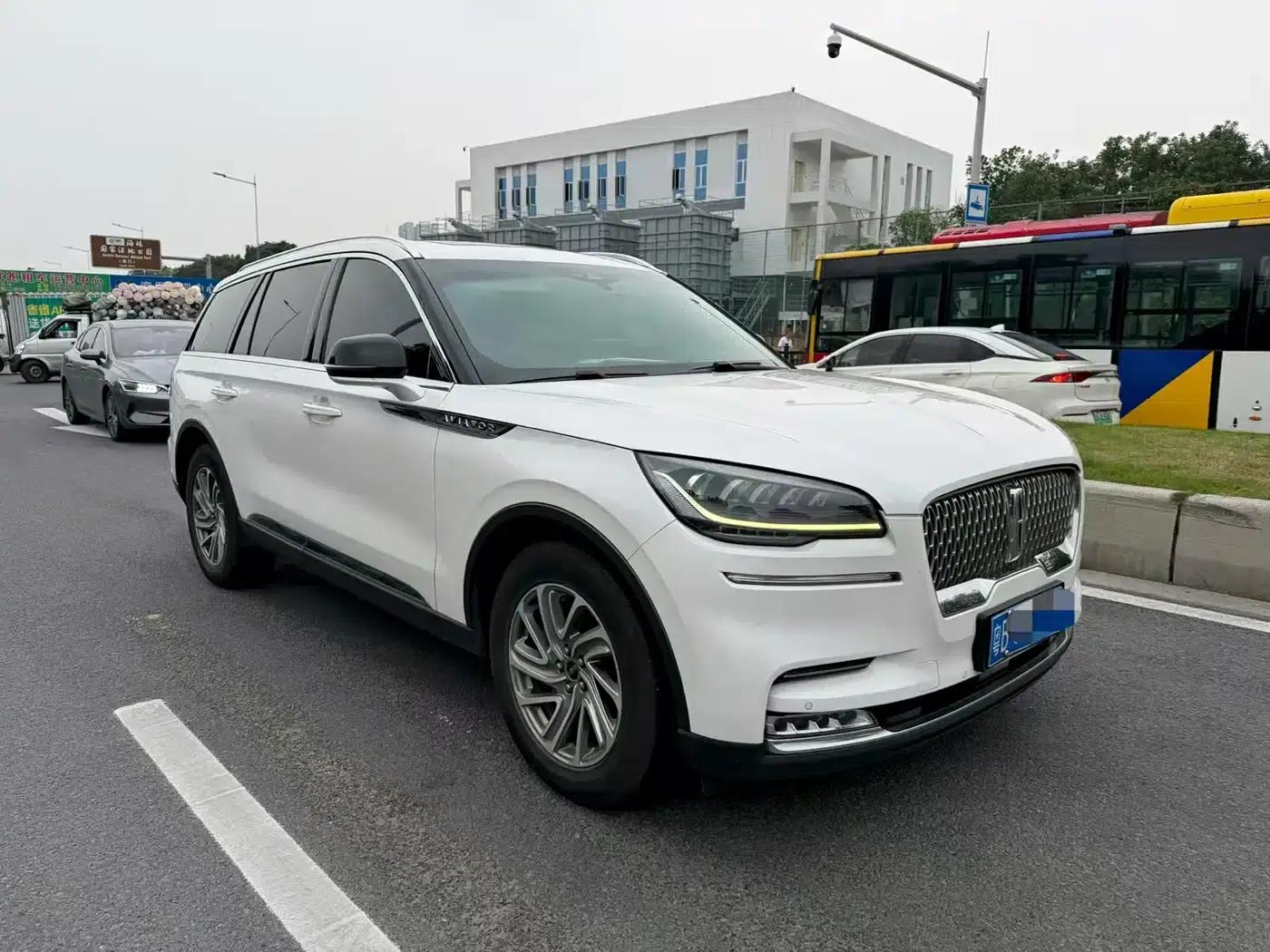 2021 Aviator 3.0T V6 AWD Premium Edition — миниатюра 3