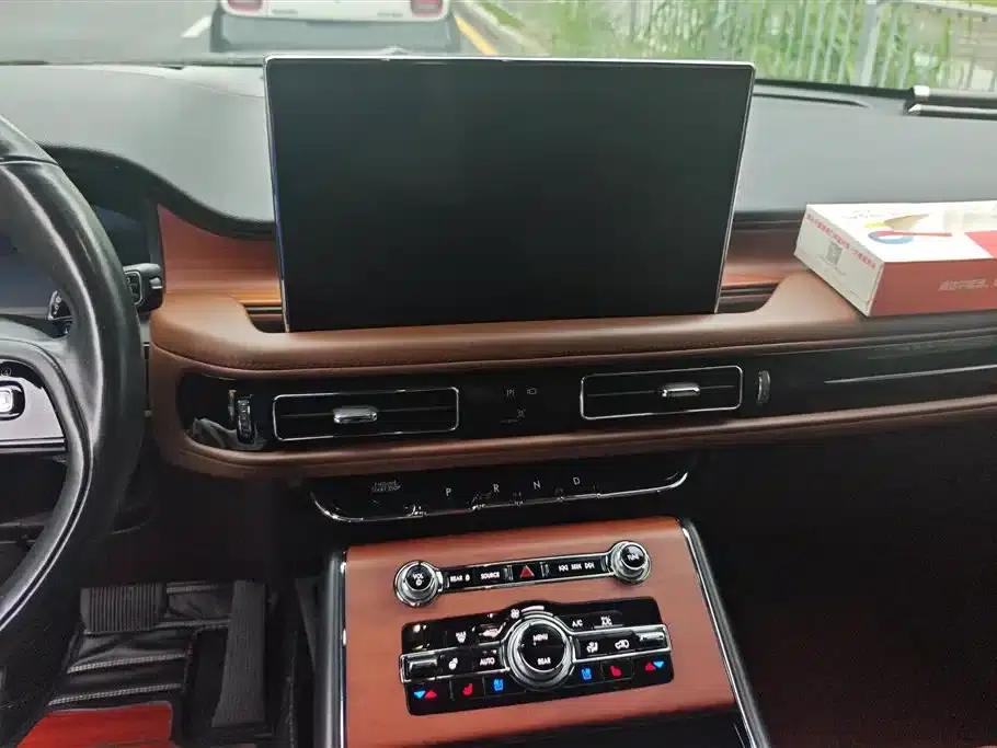 2020 Aviator 3.0T V6 AWD Executive Edition — миниатюра 13