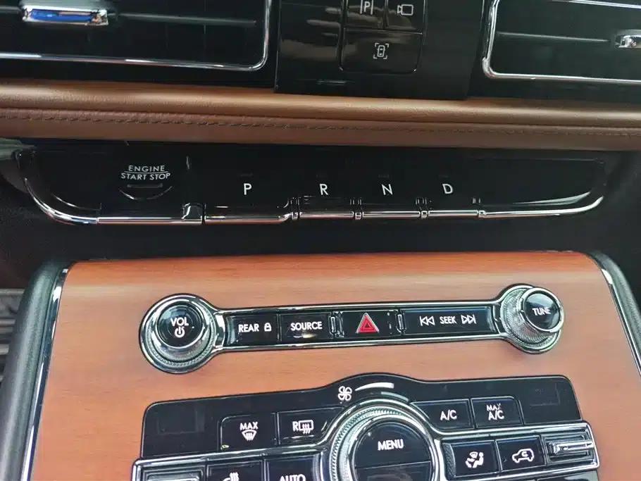 2020 Aviator 3.0T V6 AWD Executive Edition — миниатюра 16