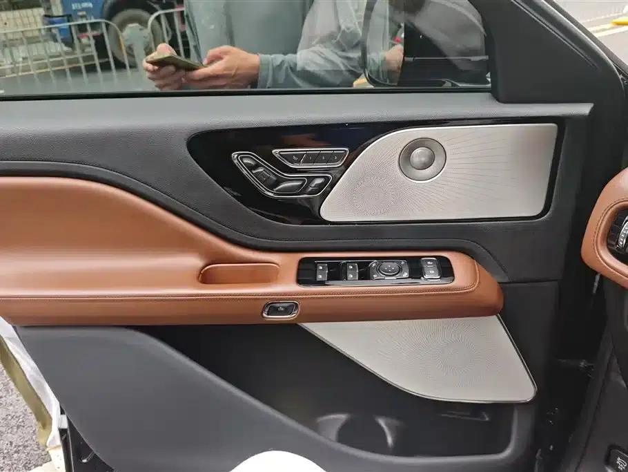 2020 Aviator 3.0T V6 AWD Executive Edition — миниатюра 7