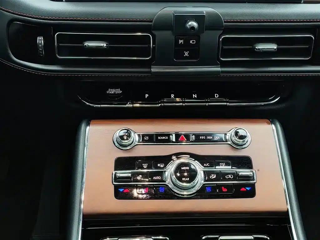 2022 Aviator 3.0T V6 AWD Premium Edition — миниатюра 13