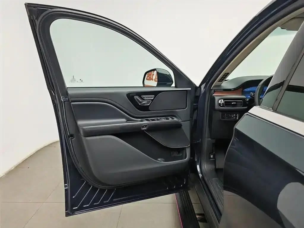 2022 Aviator 3.0T V6 AWD Premium Edition — миниатюра 8