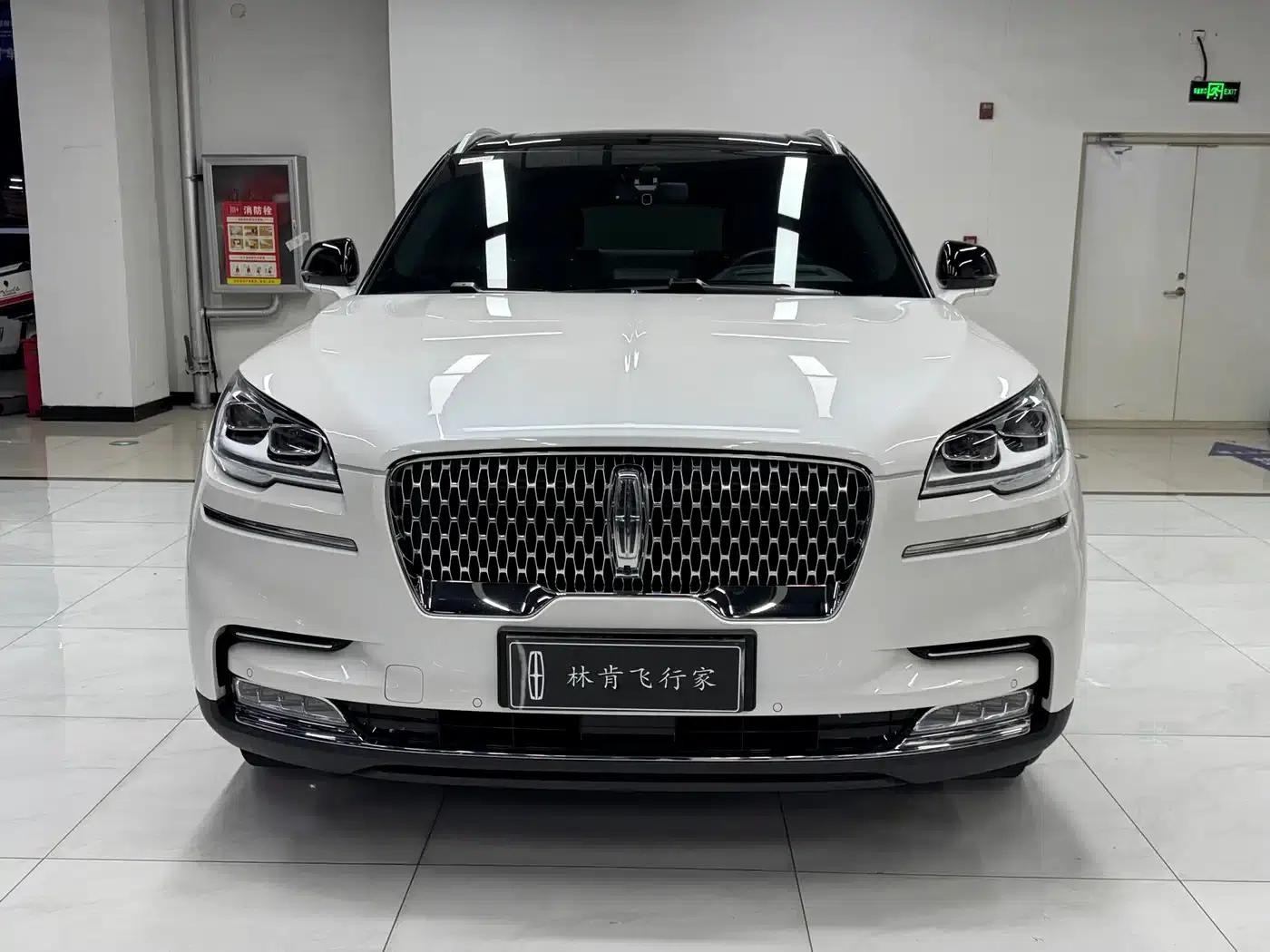 2021 Aviator 3.0T V6 AWD Executive Edition — миниатюра 2